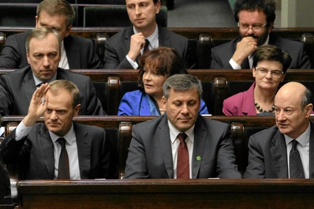 Rząd Donalda Tuska dopiął swego. Sejm zgodził się na zawieszenie pierwszego progu oszczędnościowego