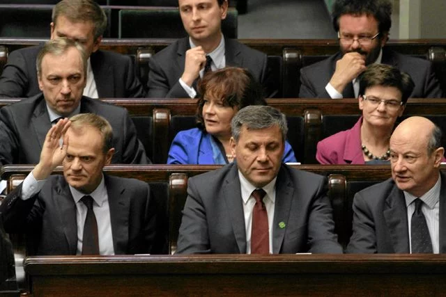 Rząd Donalda Tuska dopiął swego. Sejm zgodził się na zawieszenie pierwszego progu oszczędnościowego