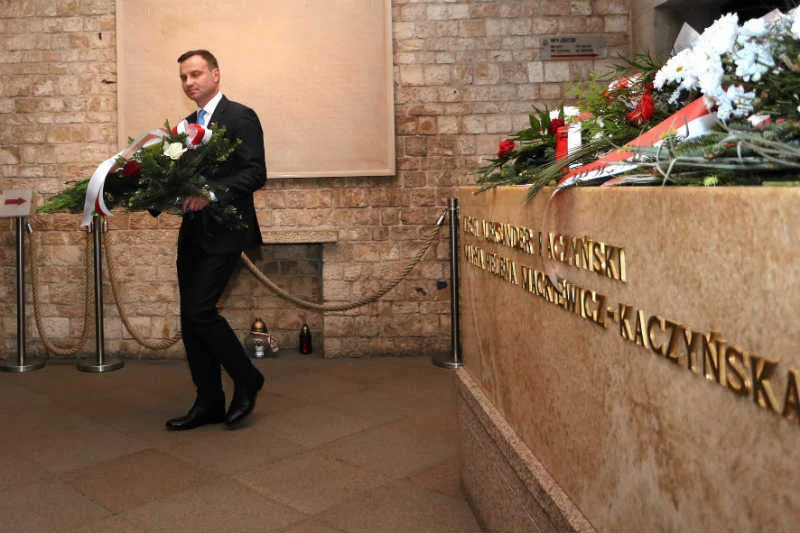 Andrzej Duda zapowiedział, że doprowadzi do zbudowania pomnika smoleńskiego przed Pałacem Prezydenckim.