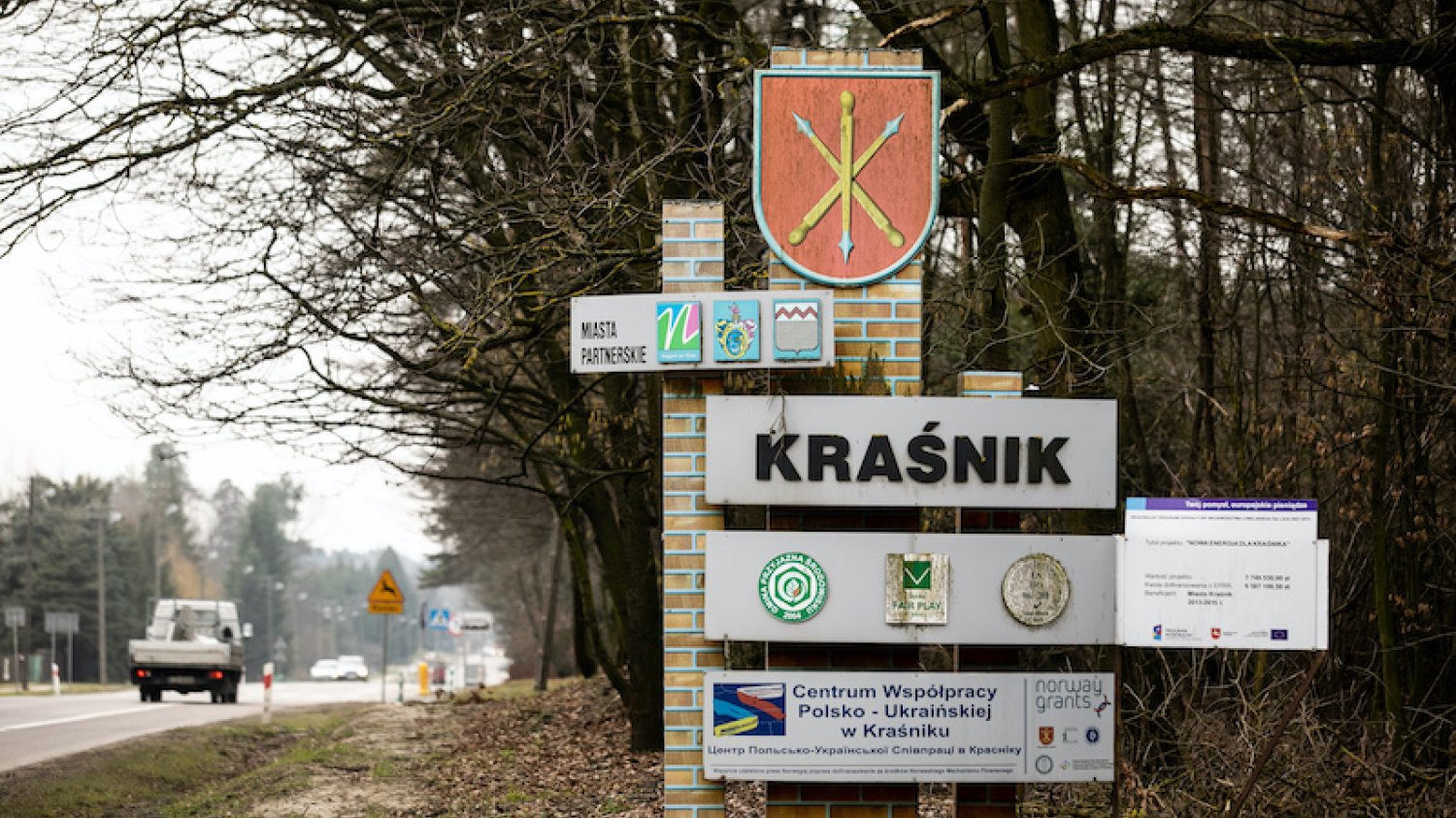 Kraśnik. Tablica informacyjna przy wjeździe do miasta.