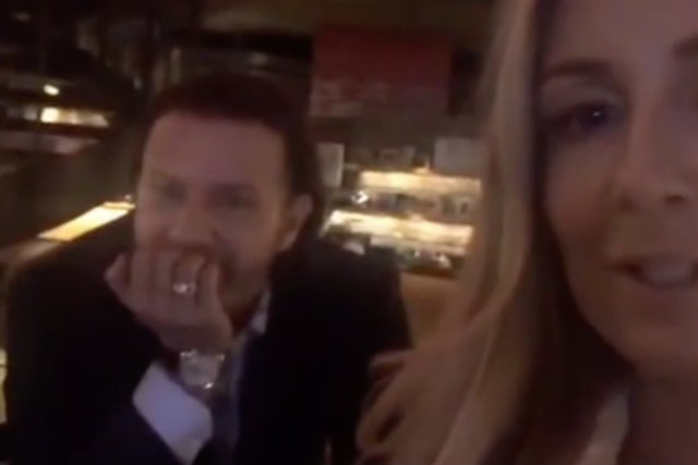 Małgorzata Rozenek wraz z Radosławem Majdanem  ogląda premierę "Iron Majdan".