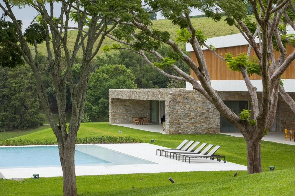 Źródło: [url=http://www.archdaily.com/]archdaily; [/url] Zdjęcia [url=http://www.tucareines.com.br/]Tuca Reines[/url]; Projekt: [url=http://www.roccovidal.com.br/]Roco Vidal[/url]
