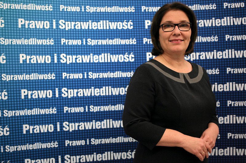 Beata Mazurek, rzeczniczka PiS, broniła Wacława Berczyńskiego i skrytykowała minister Annę Streżyńską.