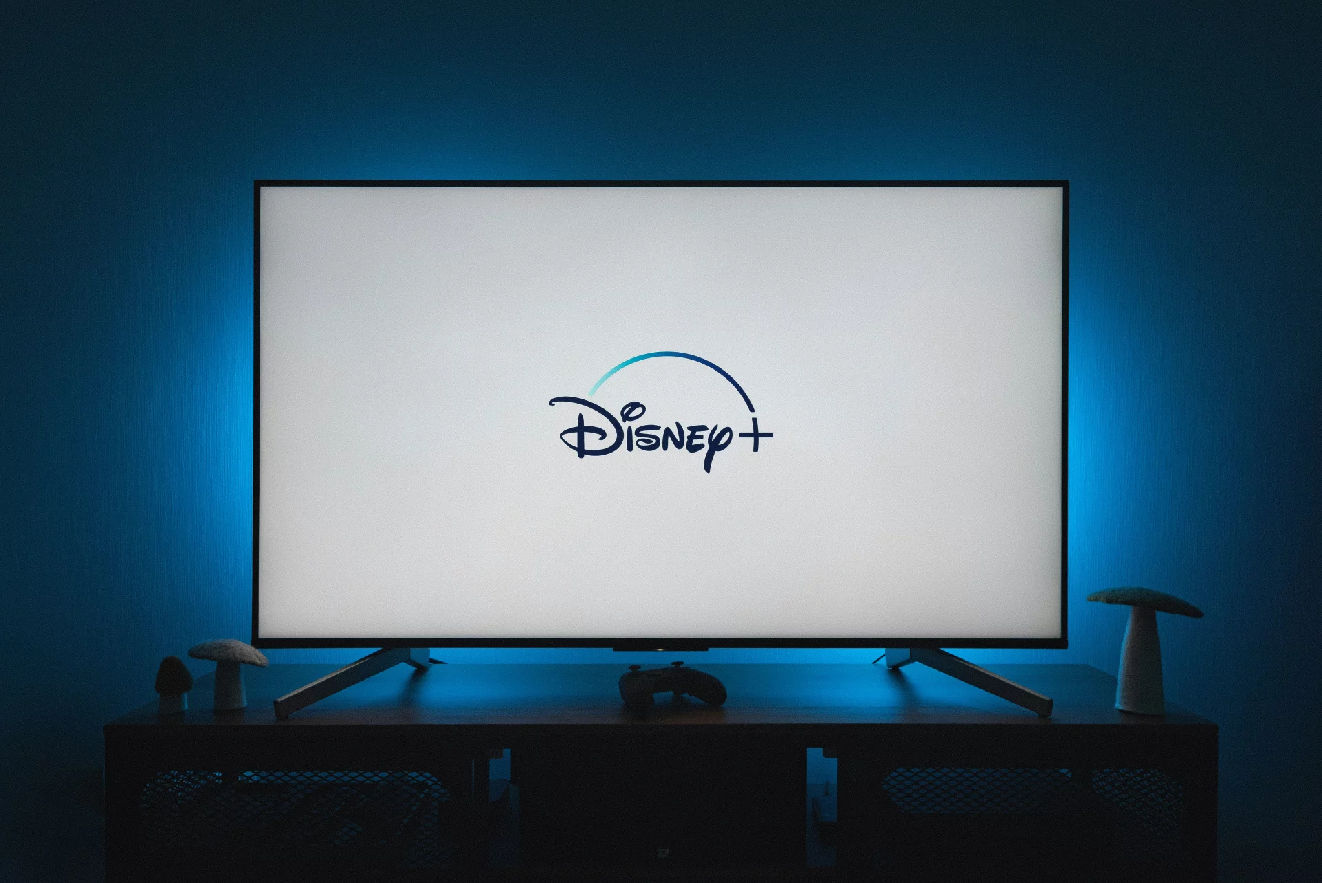 "Na wysokich obrotach" na Disney+ Na Disney+ wleciał serial z legendarnym komikiem. To niejedyna gwiazda w obsadzie