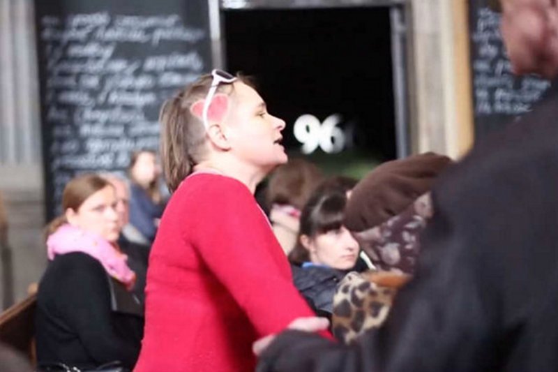 Do sądu trafił akt oskarżenia przeciw Annie Zawadzkiej, feministce. Prokuratura oskarża ją, że zakłóciła mszę. Doniesienie złożył poseł Stanisław Pięta.