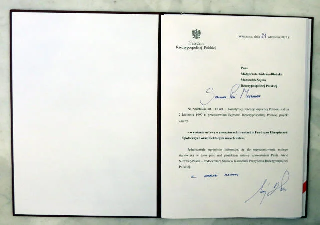 21 września 2015 r. prezydent RP Andrzej Duda podpisał projekt ustawy zakładający przywrócenie poprzedniego wieku emerytalnego, 60 lat dla kobiet i 65 dla mężczyzn