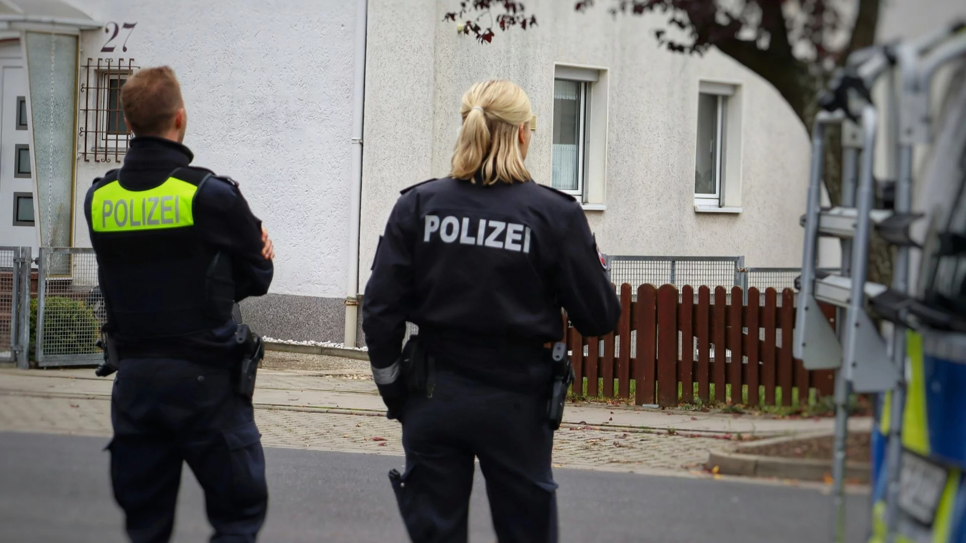 Niemiecka burmistrz zaatakowana nożem. Jej stan jest krytyczny Niemieccy policjanci