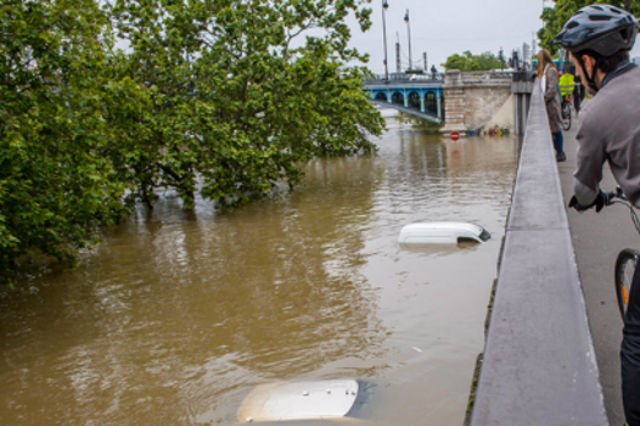 Samochody po powodzi to okazja dla nieuczciwych handlarzy i źródło problemów dla klientów.