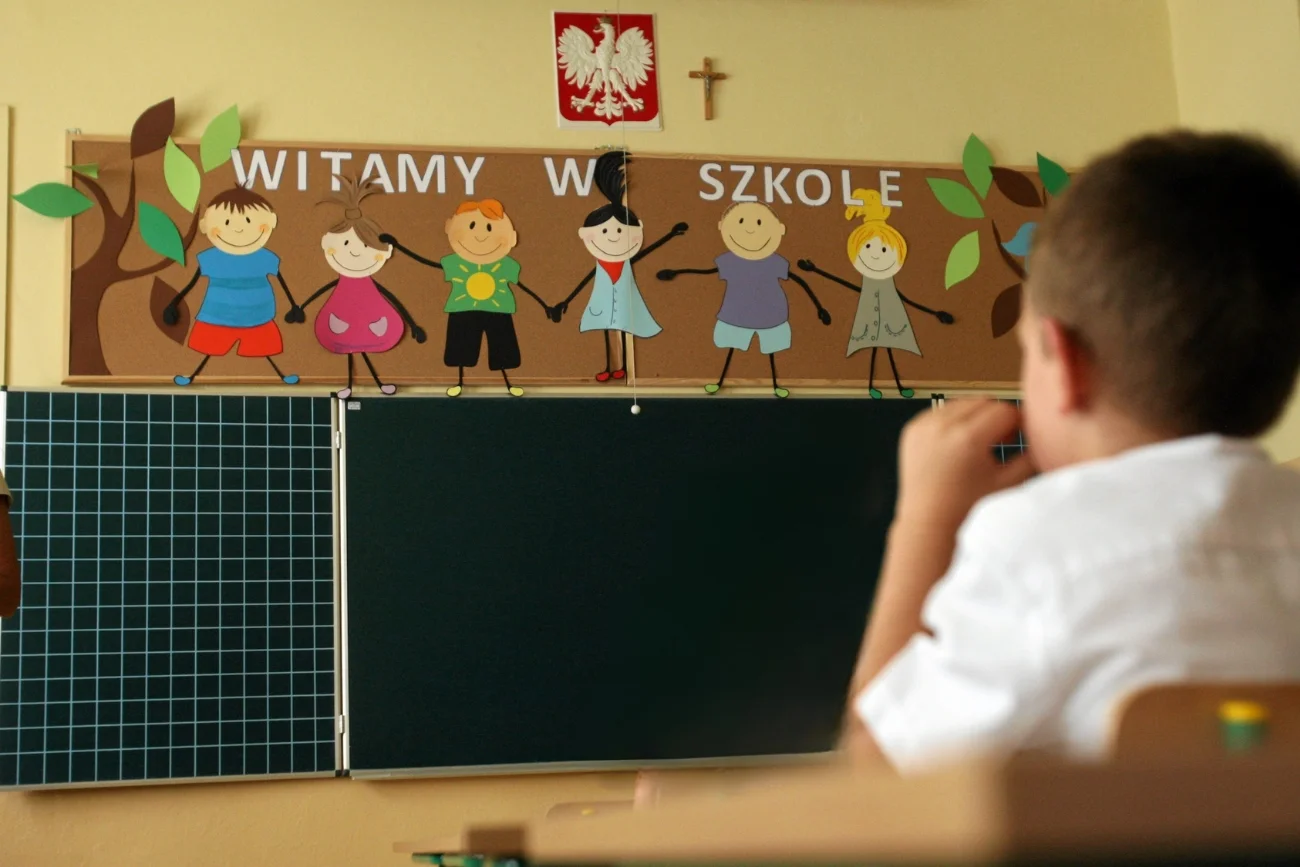 Lekcje religii w szkołach. Tyle godzin chce ponad połowa Polaków.