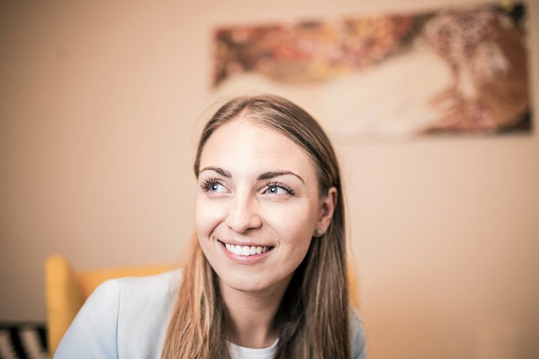 Kinga Gajewska przekazała Mariuszowi Błaszczakowi pozdrowienia od swojego taty po tym, jak na płocie jej rodziców zawisnął baner szefa MON.