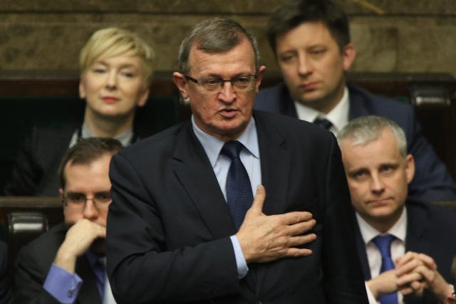 Poseł PiS Tadeusz Cymański uważa, że jego partia ponownie przywróci zaufanie wyborców w sondażach dzięki konsekwencji i pozytywnych zmianach.