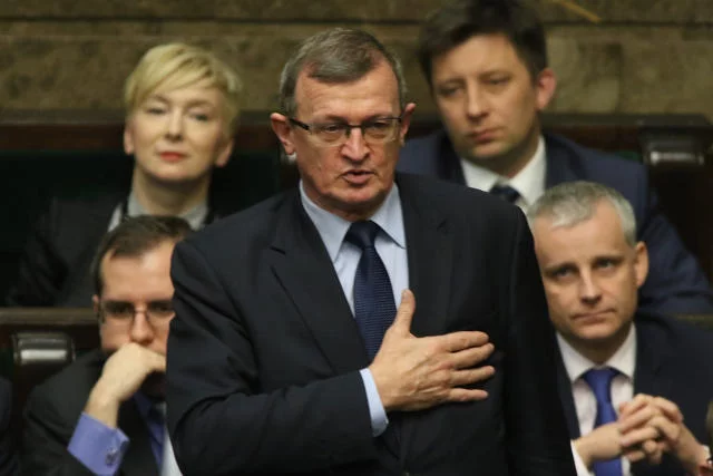 Poseł PiS Tadeusz Cymański uważa, że jego partia ponownie przywróci zaufanie wyborców w sondażach dzięki konsekwencji i pozytywnych zmianach.