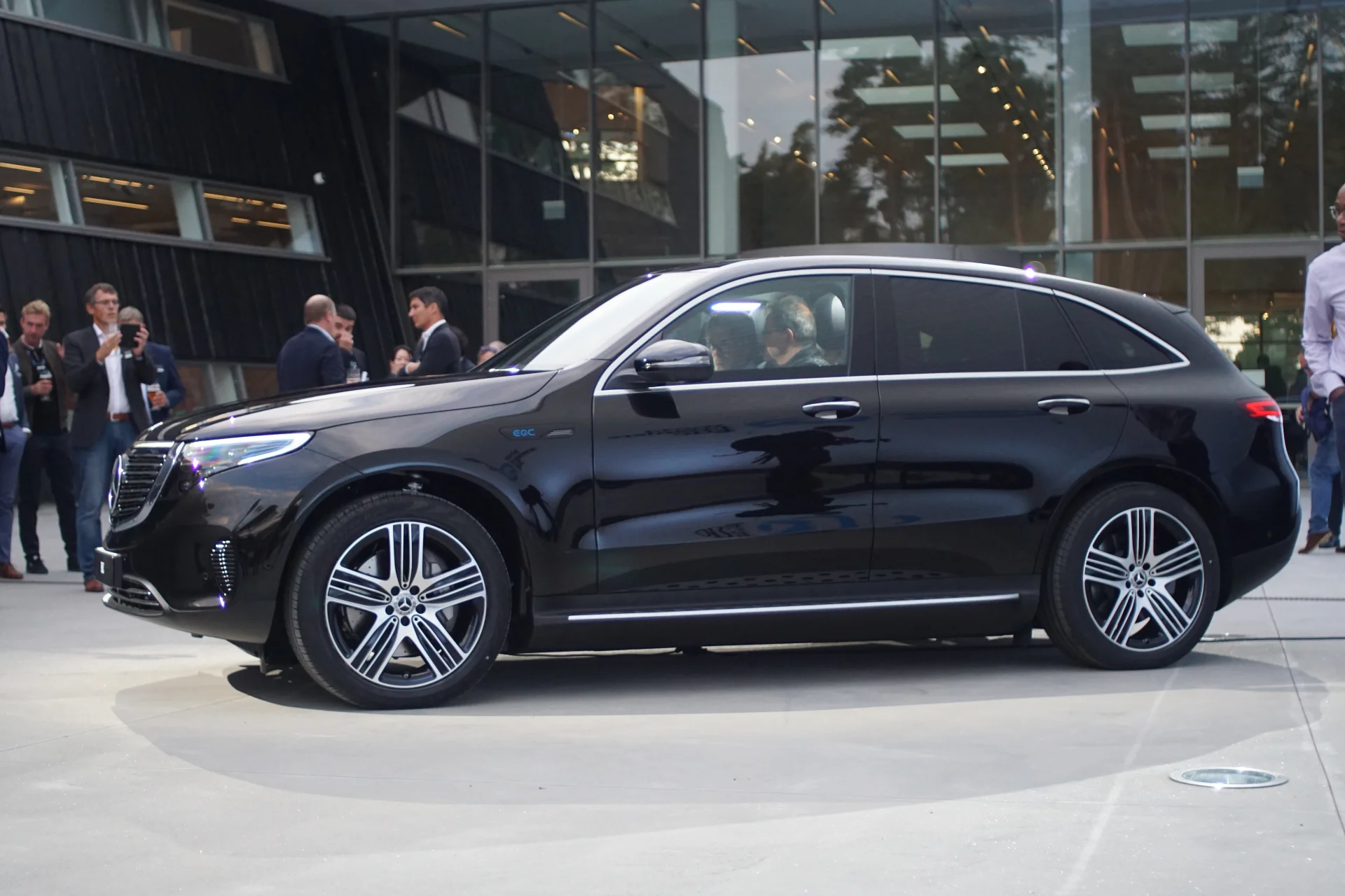 Premiera nowego Mercedesa EQC zgromadziła rzesze dziennikarzy.
