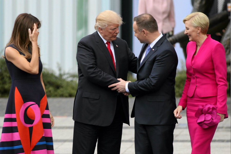 Donald Trump razem z prezydentem Andrzejem Dudą odwiedzi bazę lotniczą w Powidzu - dowiedziało się nieoficjalnie RMF FM.