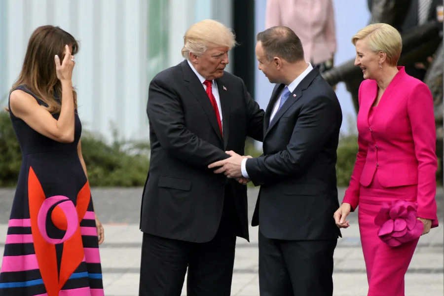 Donald Trump razem z prezydentem Andrzejem Dudą odwiedzi bazę lotniczą w Powidzu - dowiedziało się nieoficjalnie RMF FM.