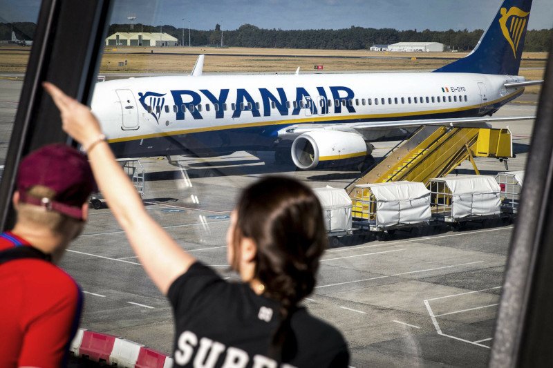 Opóźniony samolot odleciał...wcześniej. Pasażerowie z Polski utknęli na lotnisku w Brukseli