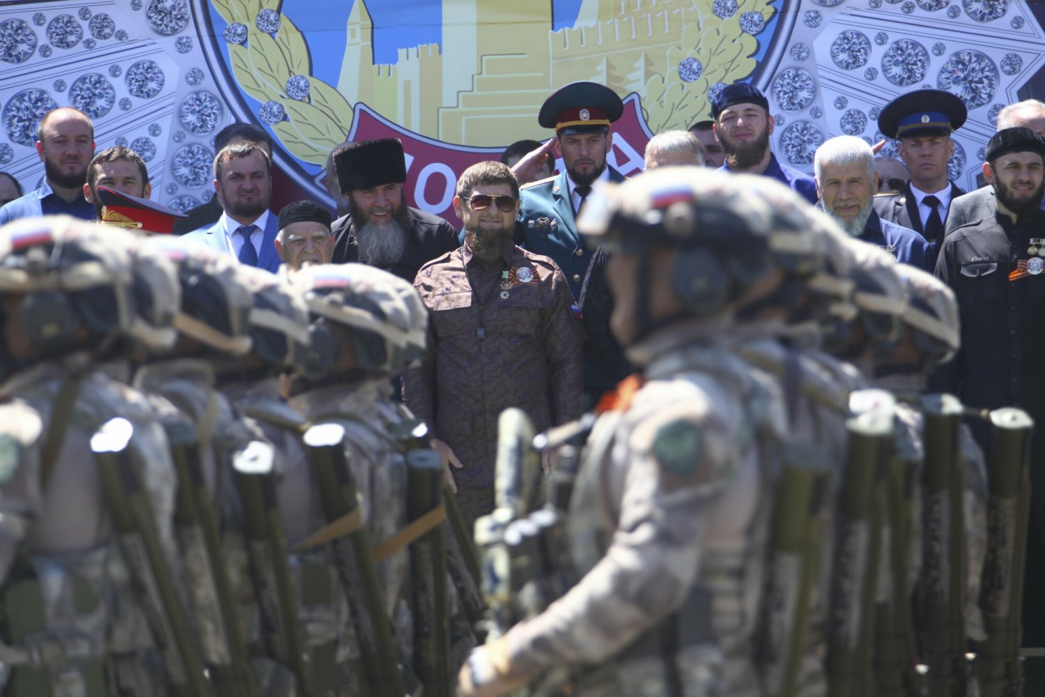 Wojna w Ukrainie: "Elitarni" żołnierze czeczeńskiego lidera Razmana Kadyrowa mieli zabić Wołodymyra Zełenskiego, a sami zostali zastrzeleni. Wojna w Ukrainie: "Elitarni" żołnierze czeczeńskiego lidera Razmana Kadyrowa mieli zabić Wołodymyra Zełenskiego, a sami zostali zastrzeleni