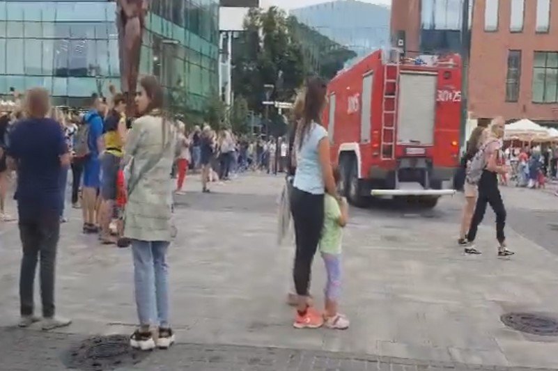 Trwa akcja gaśnicza w tunelu pod galerią Forum w Gdańsku. Ewakuowano setki ludzi.