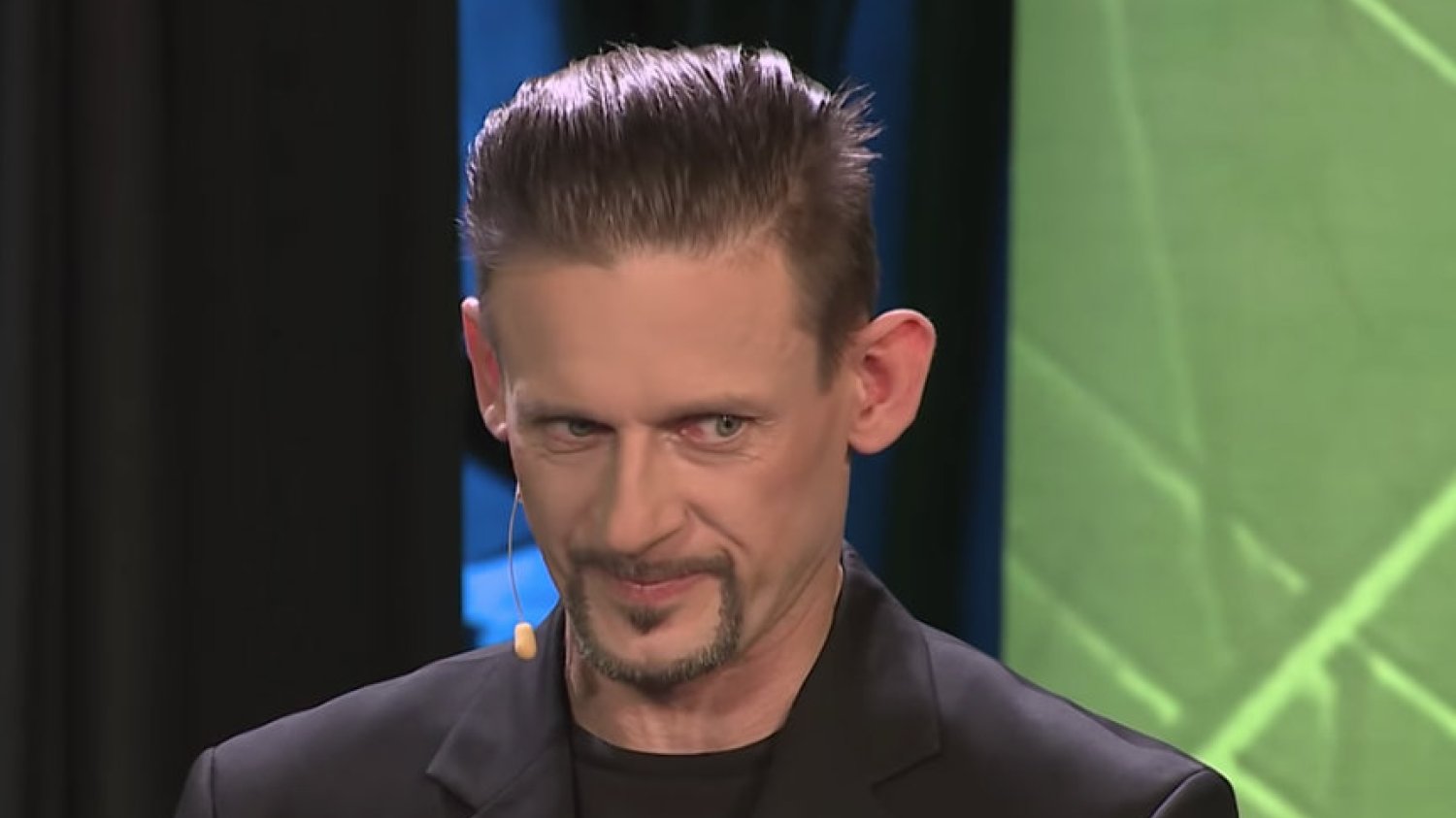 Michał Wójcik z kabaretu Ani Mru Mru zdradził, dlaczego każde z jego czworga dzieci ma inną matkę.