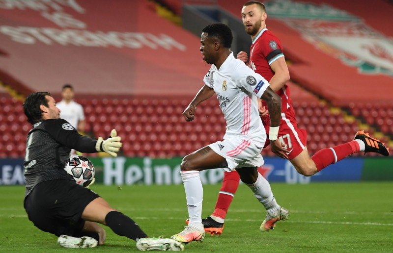 W tej sytuacji Viniciusowi nie udało się pokonać Alissona, ale to Real zagra w półfinale. Liga Mistrzów: Real pokonał Liverpool i zagra w półfinale.