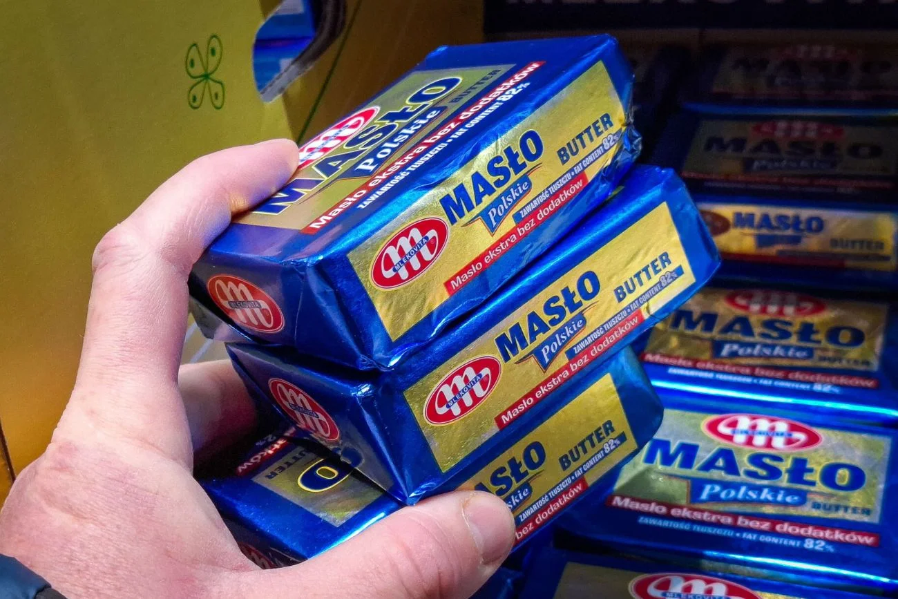 Tanie masło w Biedronce. Dostaniesz gratis do zakupów, ale są warunki.