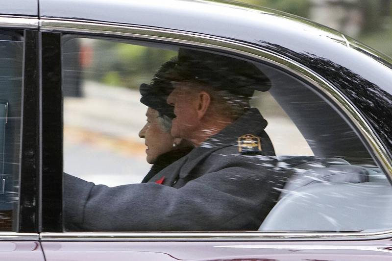 Królowa Elżbieta wraz z mężem