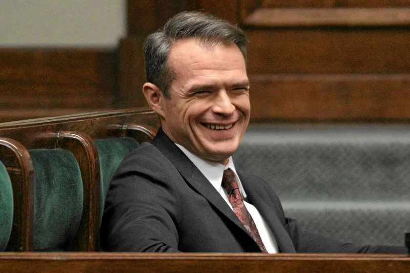 "Belmondo", jak nazywają Sławomira Nowaka głównie koleżanki, w pełnej krasie
