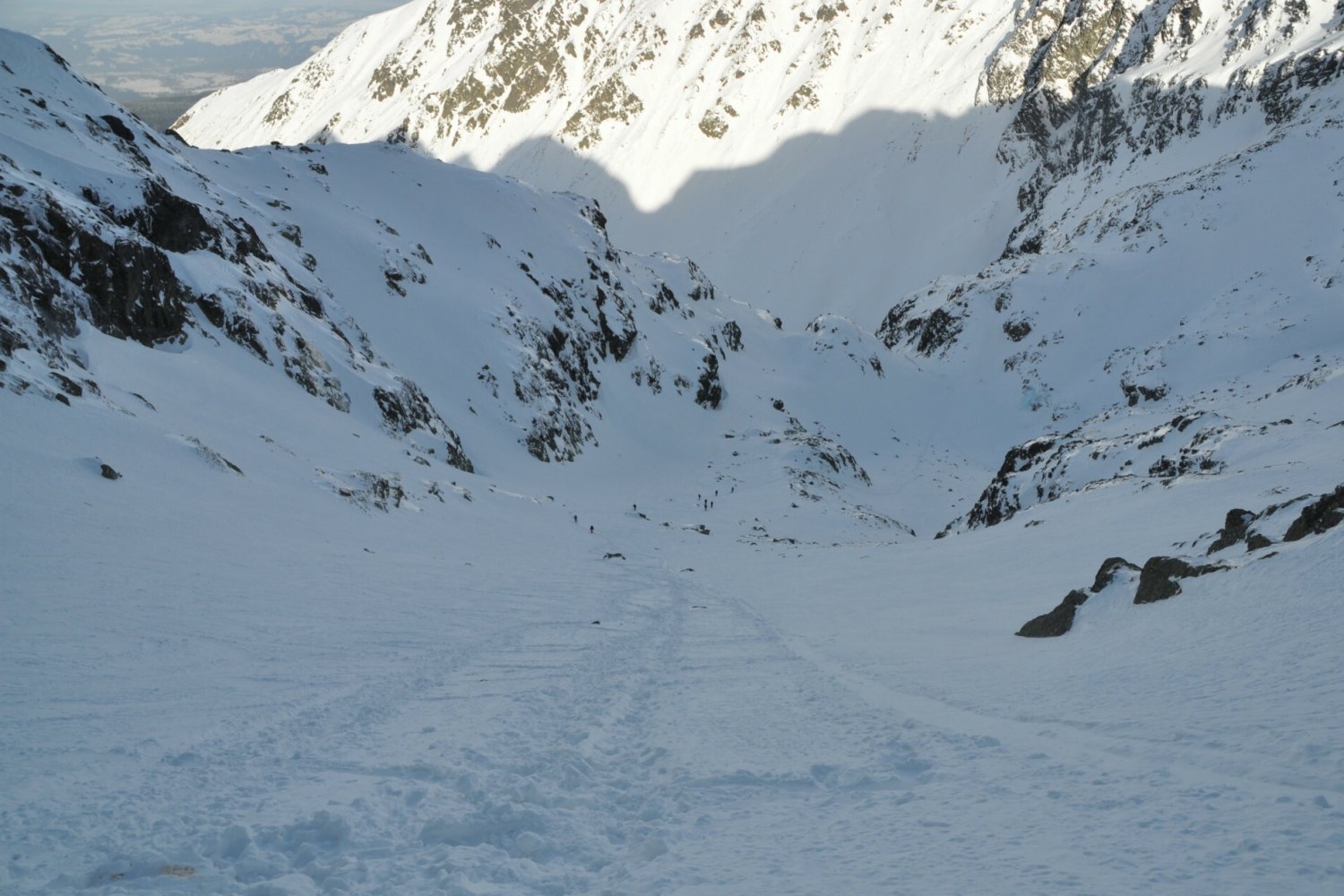Lawina w Tatrach załamała metrowy lód.