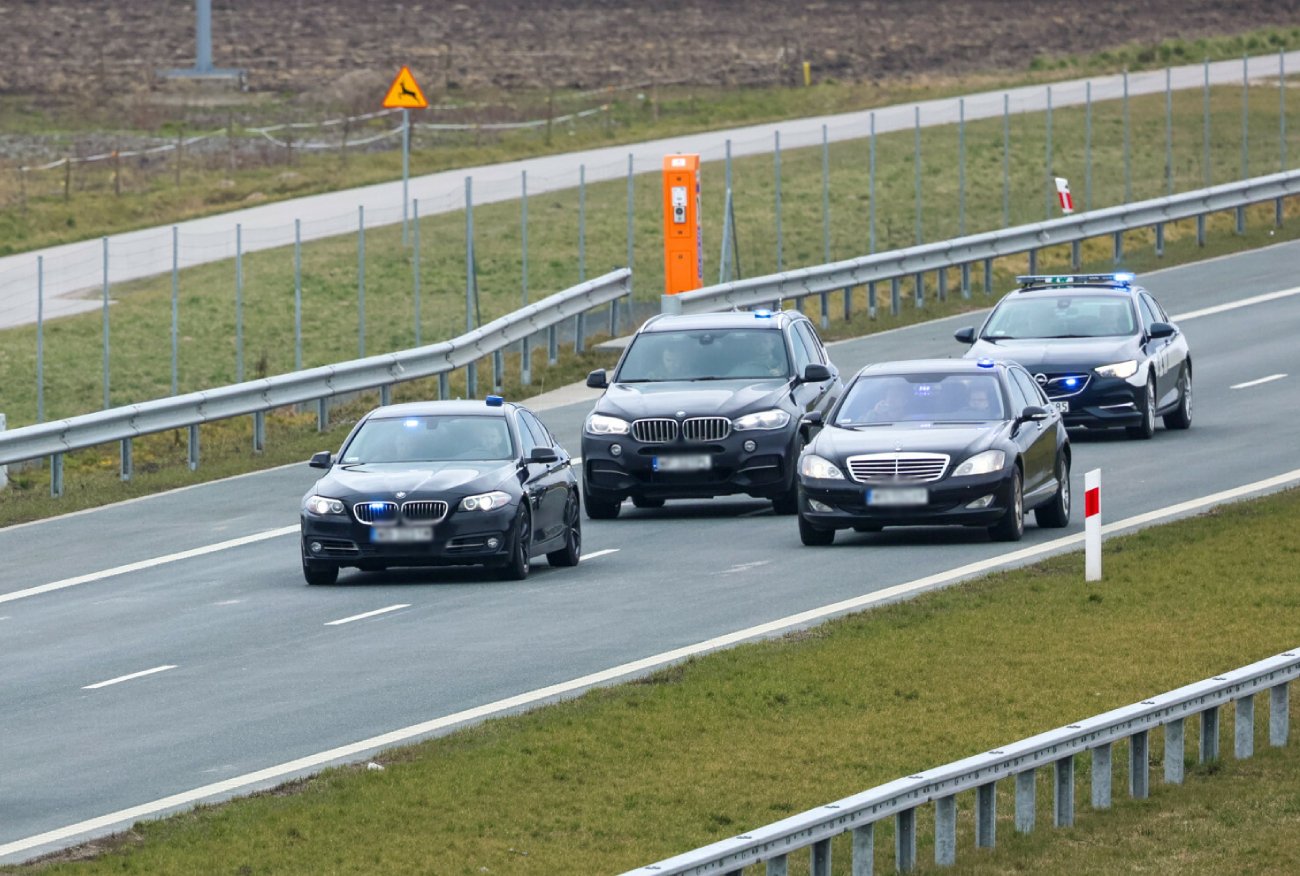 Wypadek kolumny rządowej na Podlasiu. Prawnik ostrzega kierowcę.