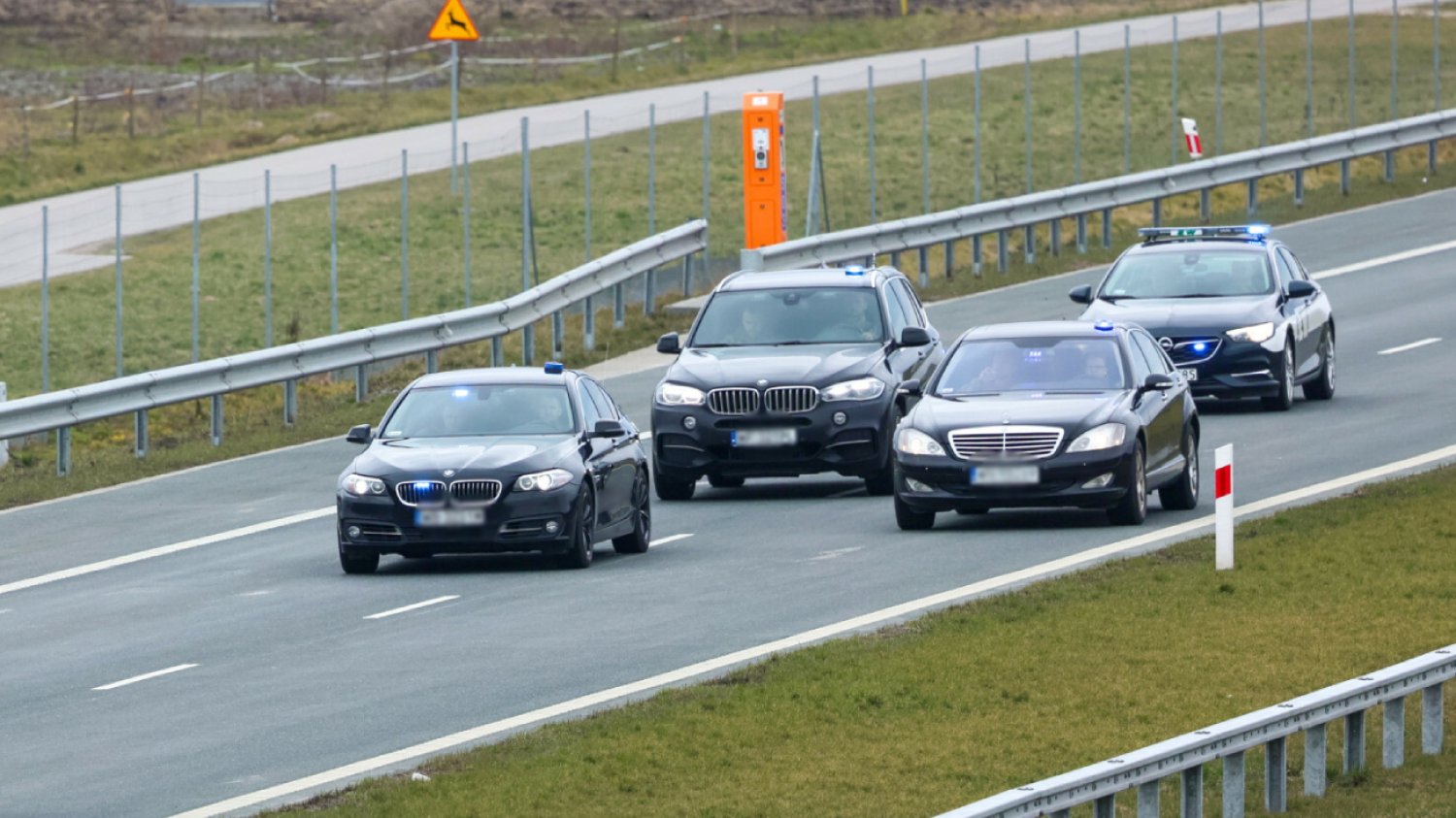 Wypadek kolumny rządowej na Podlasiu. Prawnik ostrzega kierowcę.