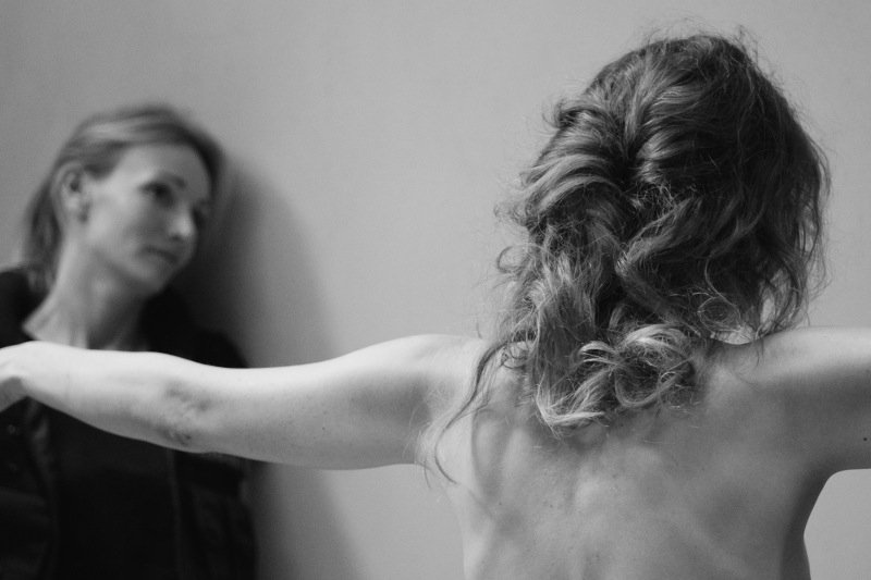 Film "Tamtej nocy" jest złagodzoną wersją wydarzeń. To, co spotkało niesłusznie zatrzymaną kobietę, było jeszcze gorsze.