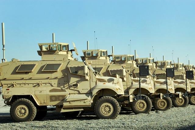 Należące do US Army pojazdy typu MRAP w Iraku. Część ich afgańskich odpowiedników zostanie zniszczona przez samych Amerykanów.