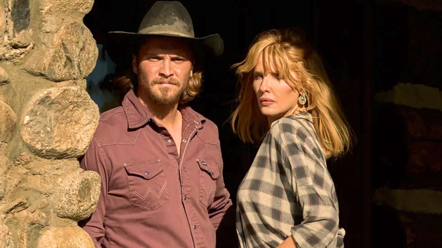 Kelly Reilly i Luke Grimes w "Yellowstone"