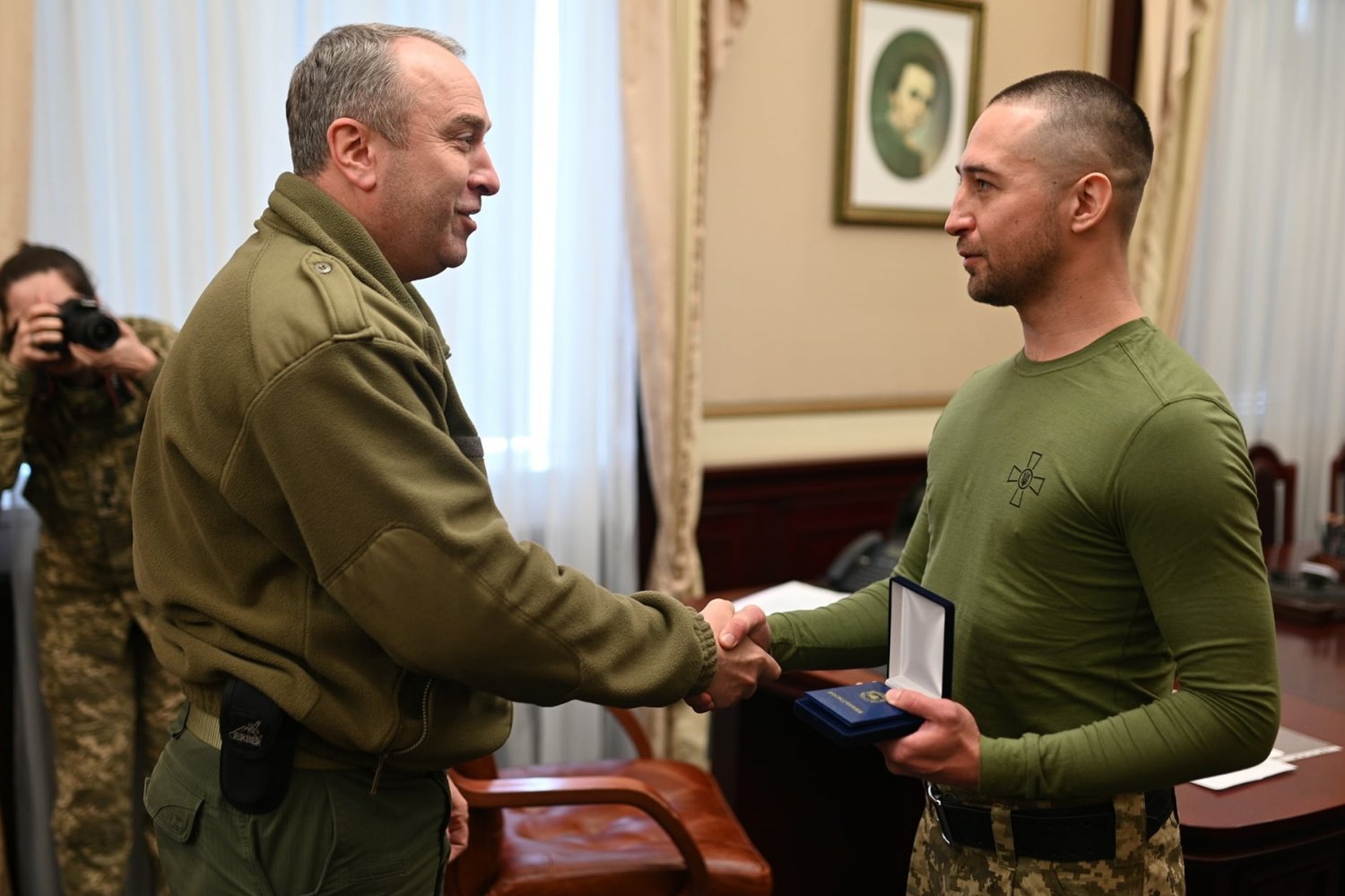 Słynny obrońca Wyspy Węży jest już w domu.