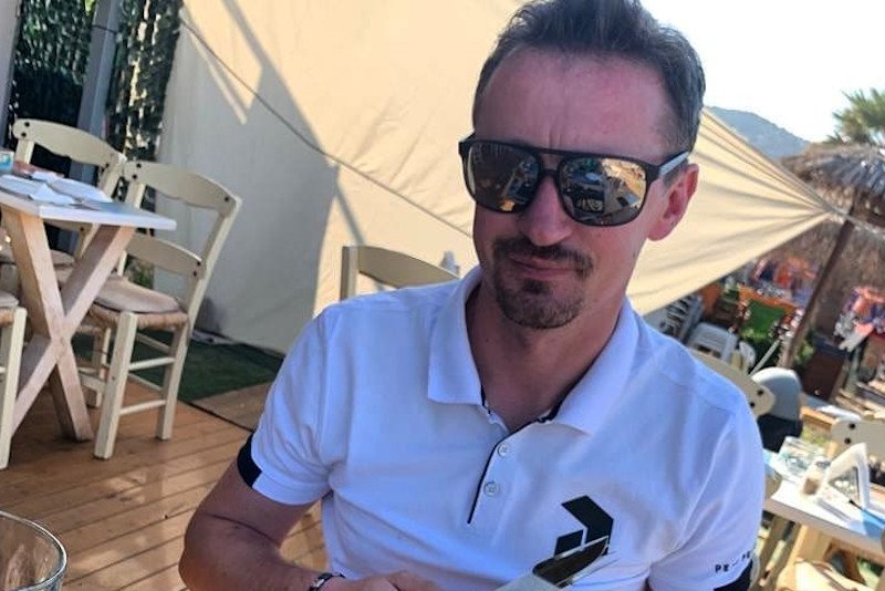 Adam Małysz od kilku lat promował Neckermanna w swoich mediach społecznościowych.