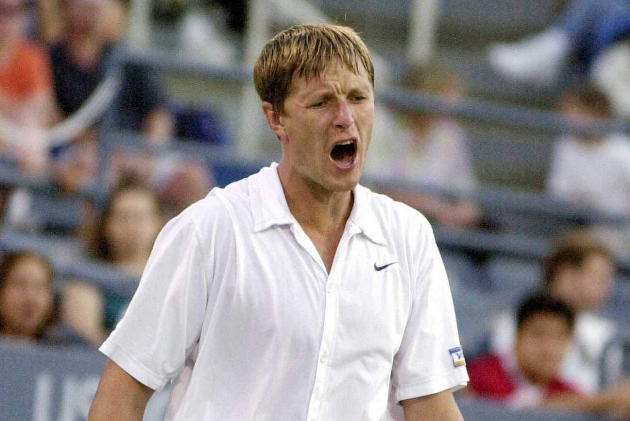 Jewgienij Kafelnikow to utytułowany tenisista sprzed lat. Na Twitterze na bieżąco komentuje wydarzenia w Ukrainie.