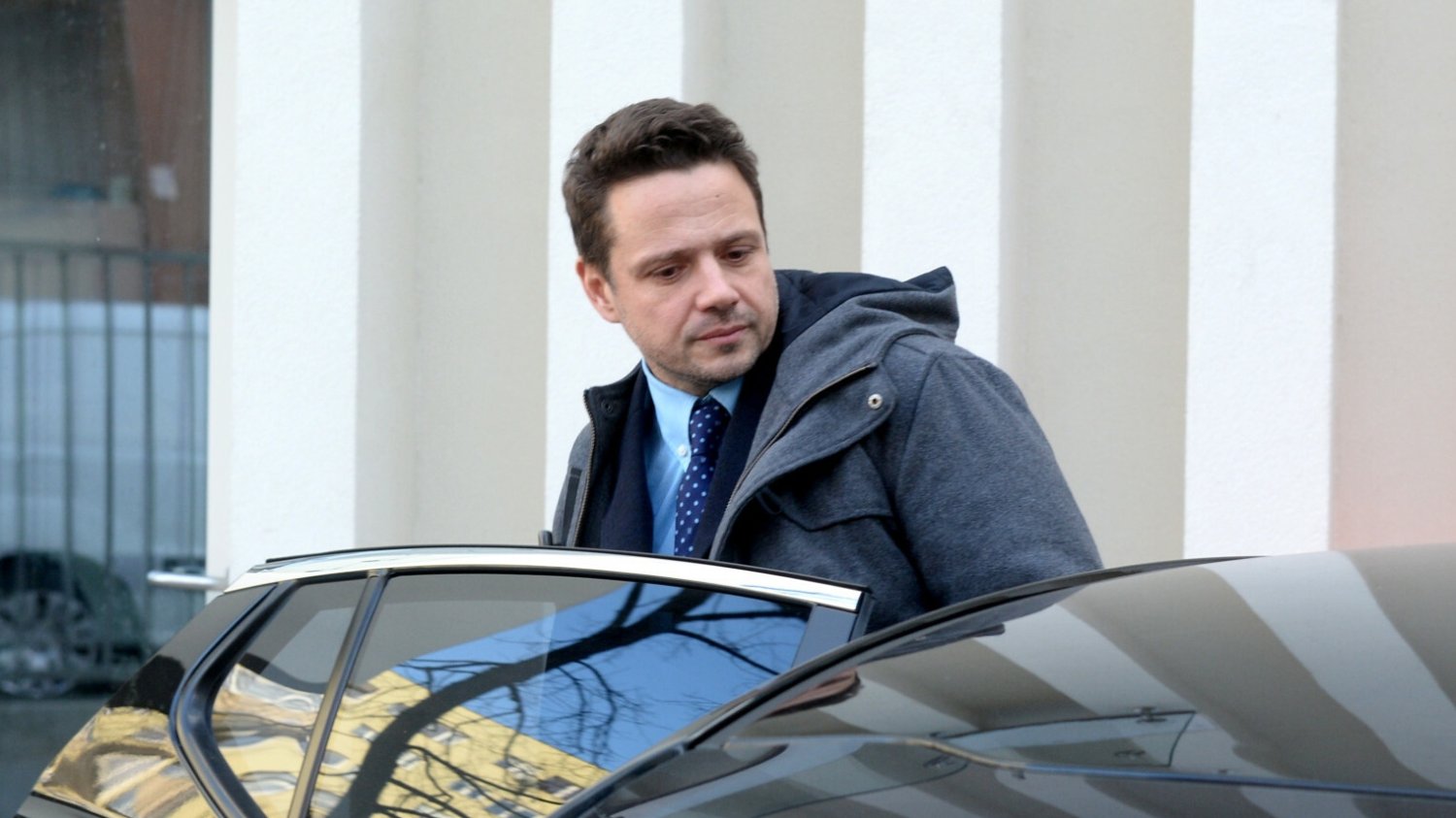 Incydent na spotkaniu z Trzaskowskim. Jego auto obrzucono jajkami