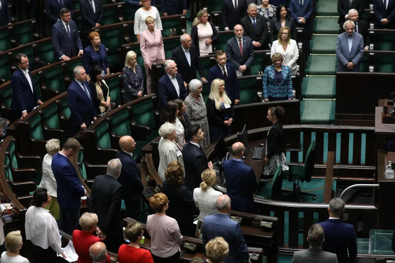 Senatorowie i posłowie mogą wykonać sobie testy na obecność koronawirusa. Zapłaci za to podatnik.