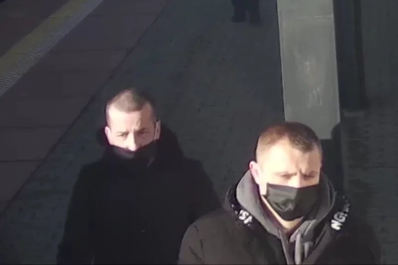 Policjanci z Gdańska opublikowali wizerunki podejrzanych o napad na jubilera.