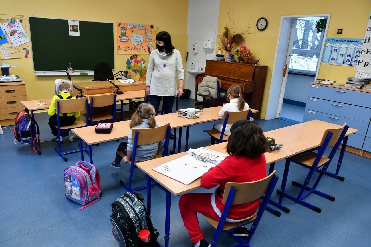 Coraz więcej szkół wraca do nauki zdalnej. (Zdjęcie poglądowe).