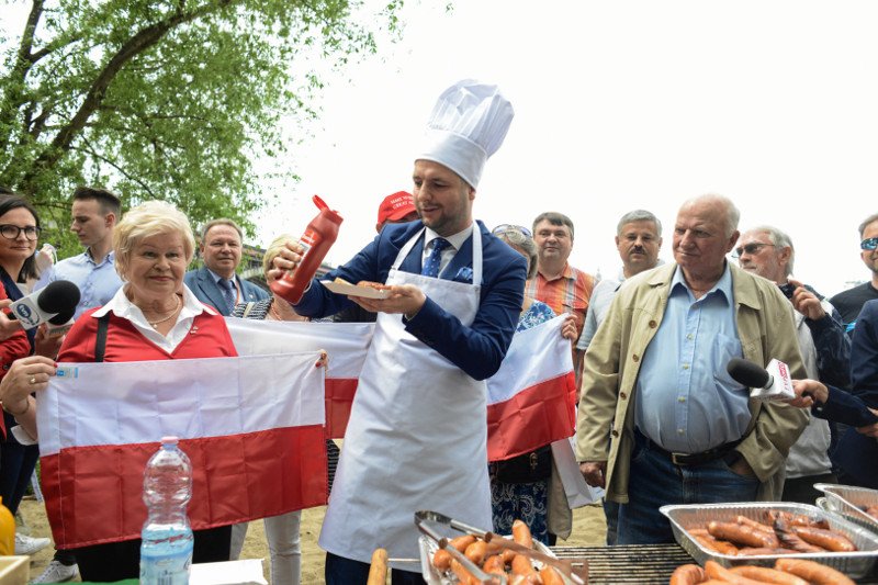 Internauci na tropie zwolenników Patryka Jakiego.