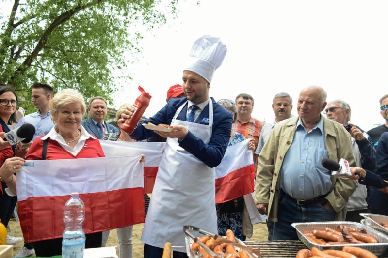 Internauci na tropie zwolenników Patryka Jakiego.