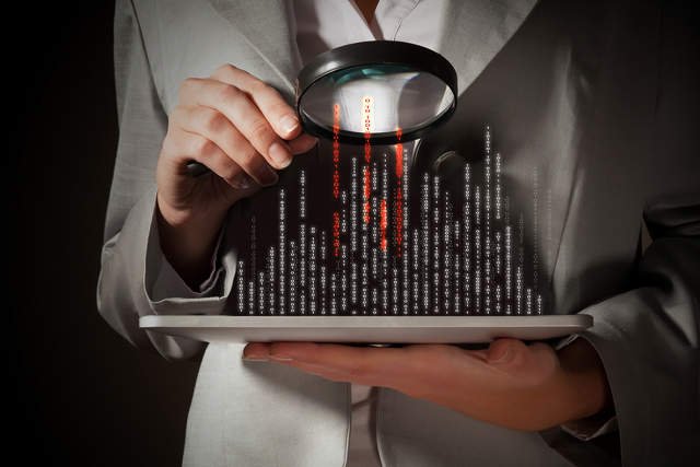 [url=http://www.shutterstock.com/pic-142777909/stock-photo-businesswoman-with-magnifier-glass-examining-binary-code.html?src=ie270ioiybXSuHb9f8D4KA-2-54]Internet[/url] nie jest śmietnikiem, wystarczy umieć z niego korzystać.