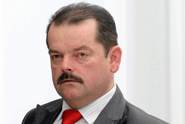 Lider rolniczych OPZZ Sławomir Izdebski zapowiedział niedzielną blokadę A2. Jeżeli nie doprowadzi ona do rozmów z rządem, strajk zostanie rozszerzony na inne województwa