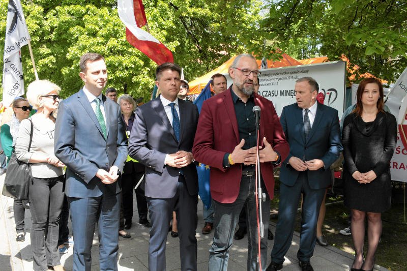 W zeszłym tygodniu liderzy opozycji zademonstrowali wzajemne wsparcie, teraz chcą umocnić współpracę wszystkich klubów parlamentarnych.