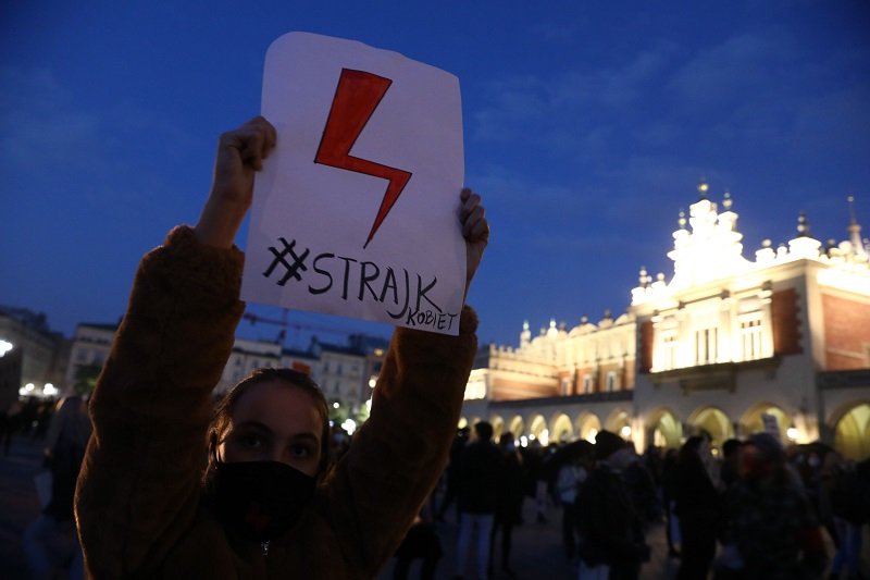 Posłanka PiS w symbolu ze strajku widzi znak SS.