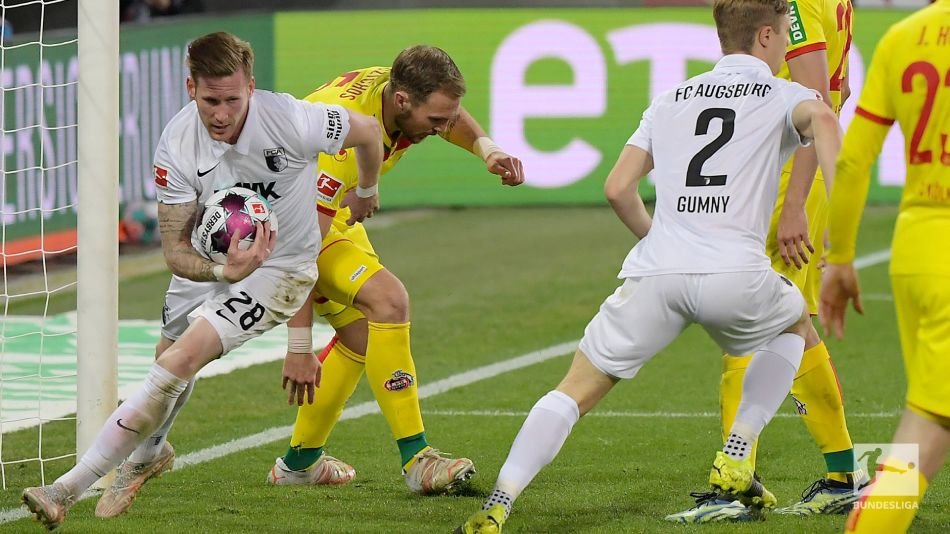 Robert Gumny strzelił pierwszego gola w Bundeslidze, ale jego Augsburg został pokonany