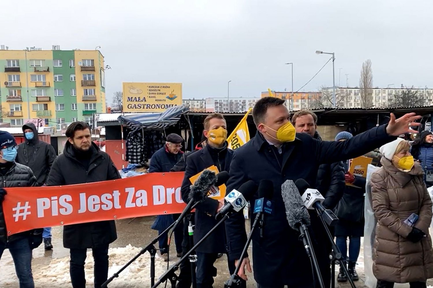 Szymon Hołownia pokłócił się z mieszkańcem Końskich o rządy PiS.