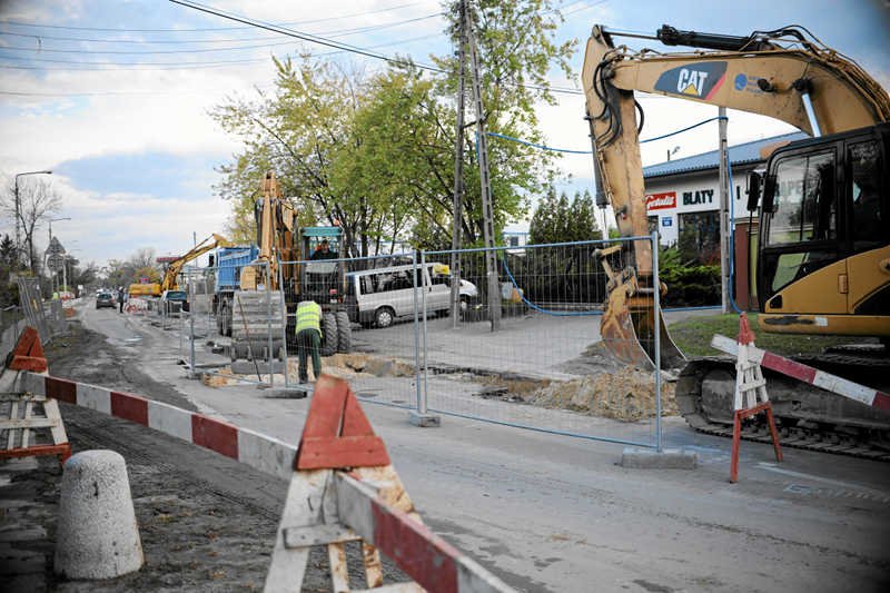 Zadłużone miasta na siłę łatają budżet. Rosną opłaty za wodę, parkingi i komunikację.