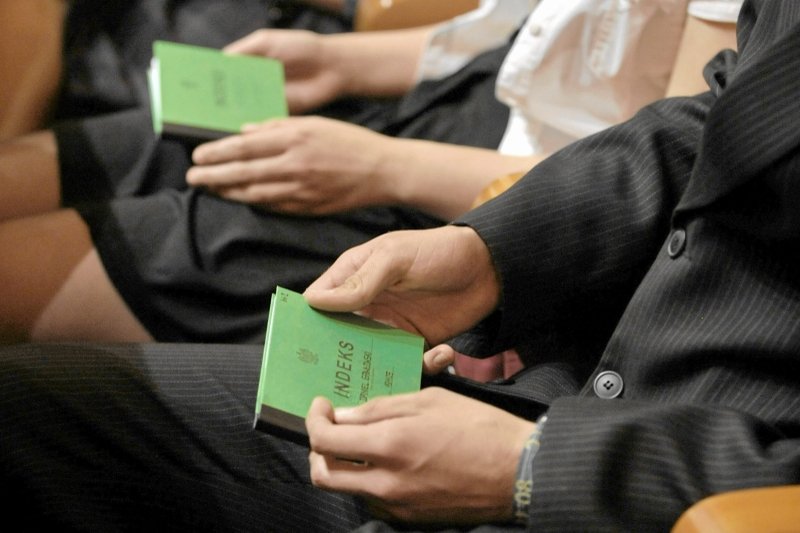 Gdy student płaci za indeks, chce być pewien, że za pieniądze otrzyma też dobre oceny, a na koniec dyplom.